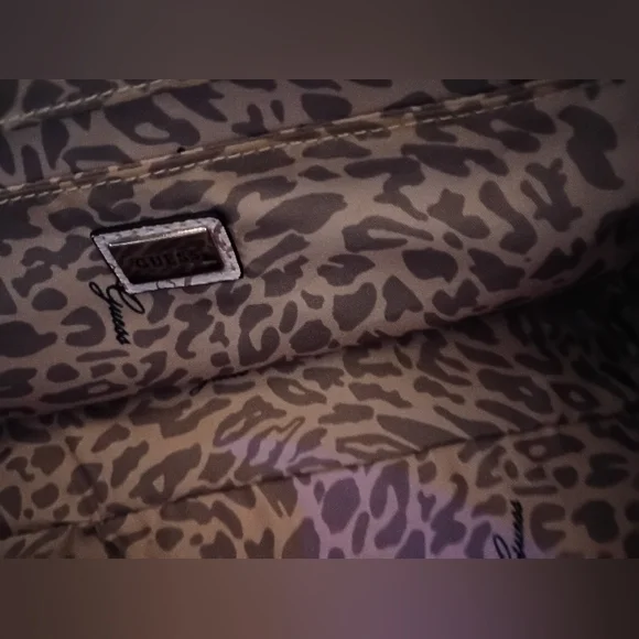 GUESS Handbag NWT Sacrifice Sale!! - Picture 5 of 9